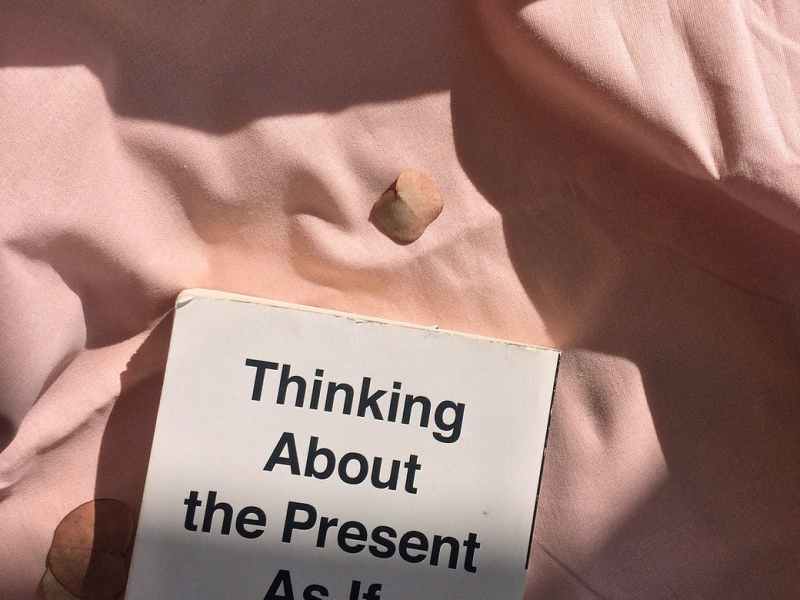 Podcast Episode: Come guidare l'intelligenza artificiale nella struttura delle idee: il potere delle " mini storie" nei&nbsp;prompt